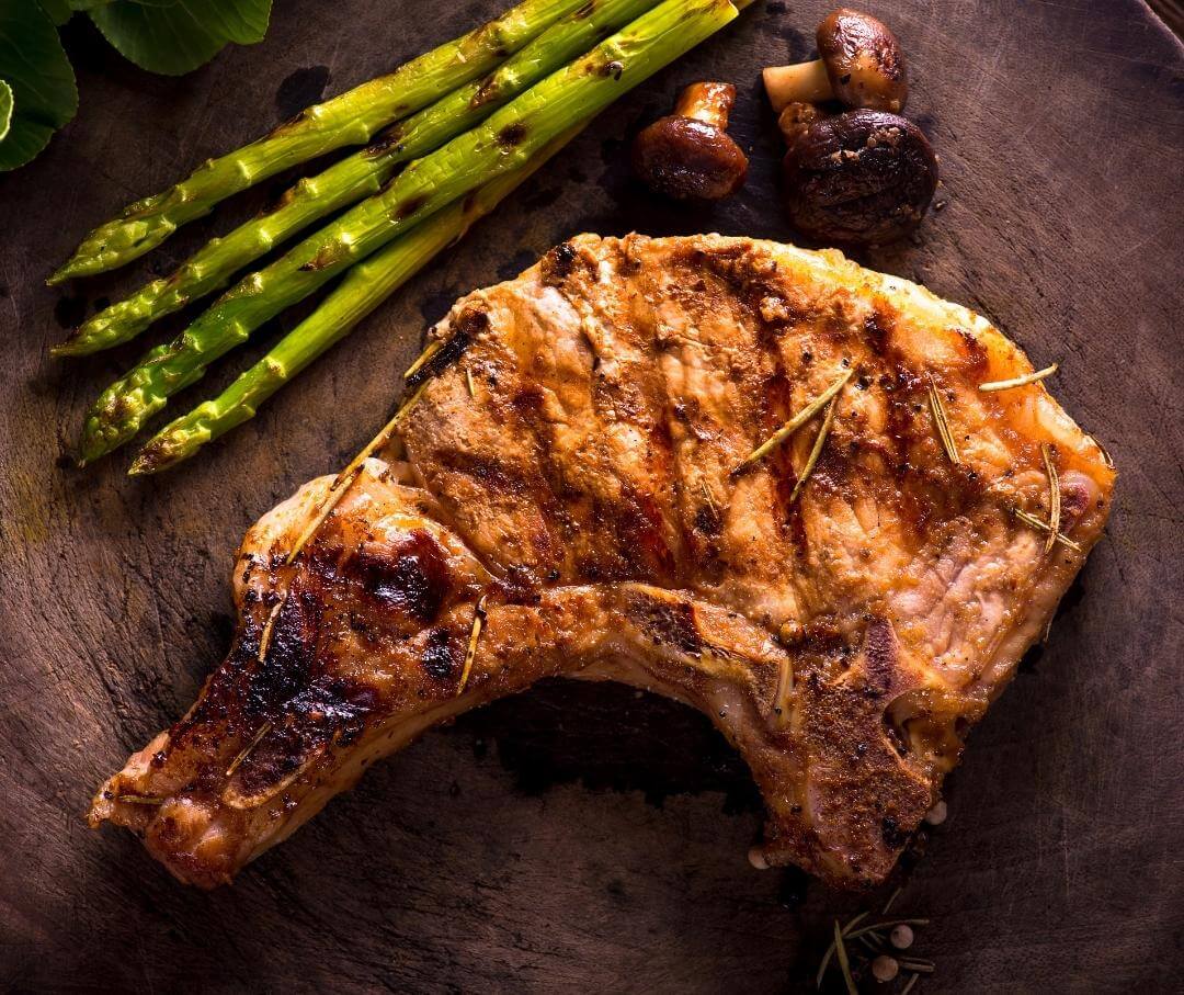 grilled pork chop, asparagus and mushrooms