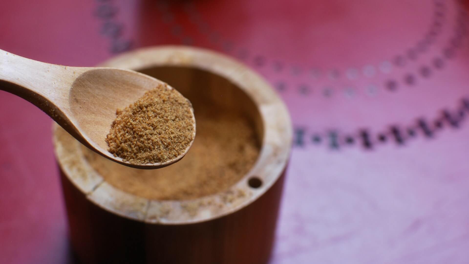 coconut-sugar-on-wood-spoon