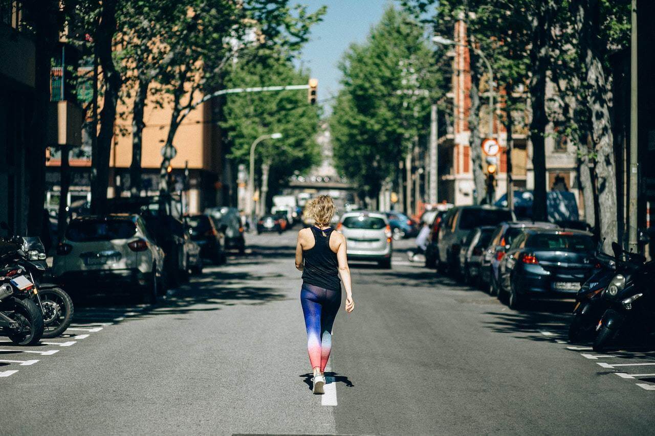 Woman-walking-in-the-middle-of-the-street