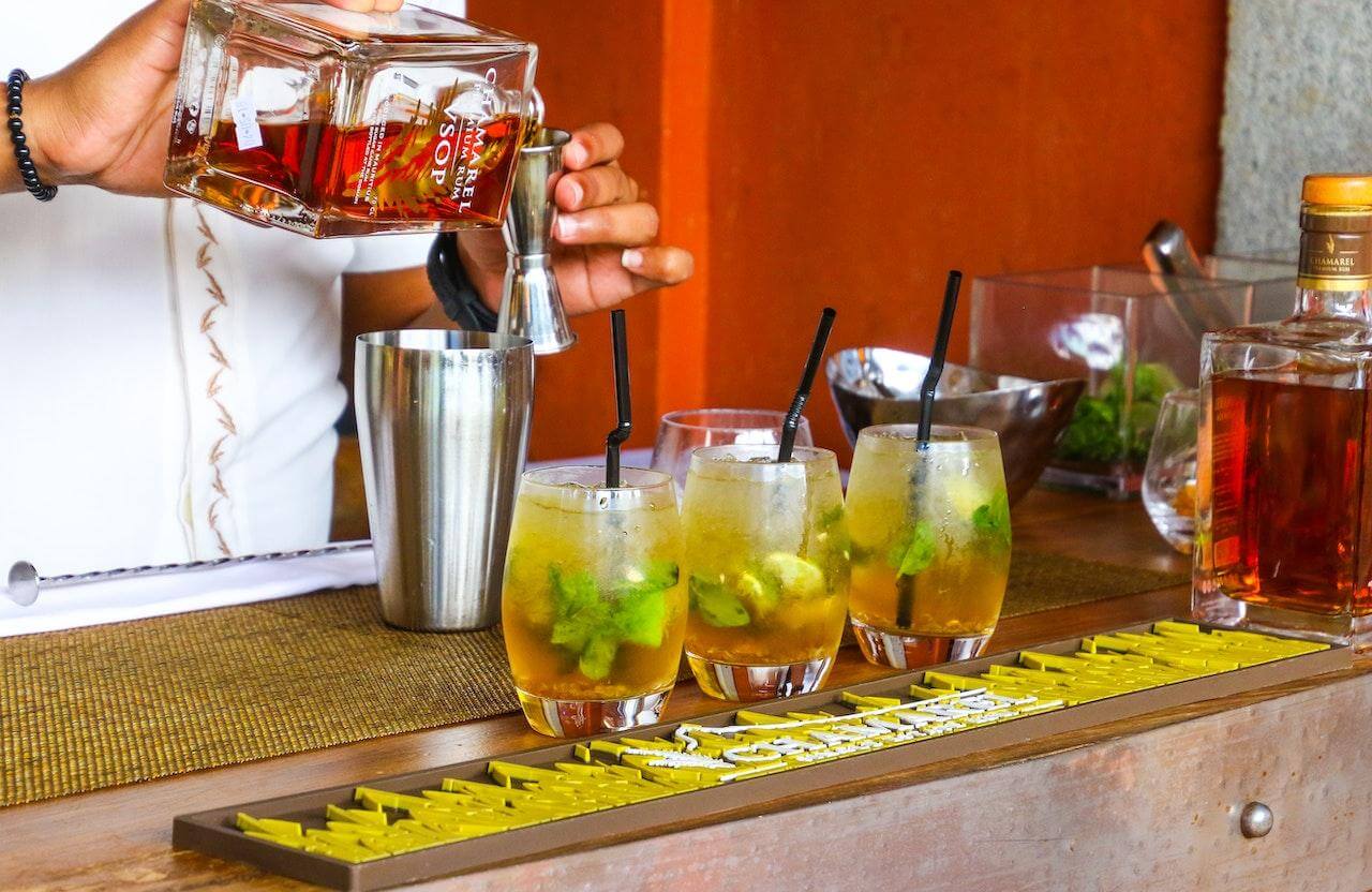 bartender-preparing-drinks-with-rum-at-bar