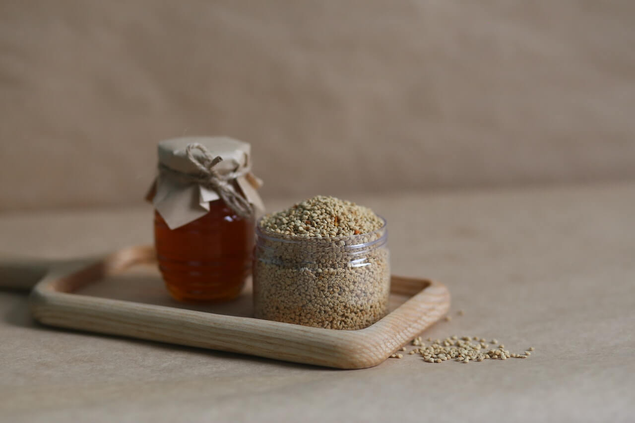 Quinoa-in-a-jar-with-honey-on-the-side