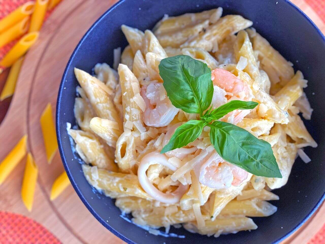 Bowl-of-shrimp-pasta