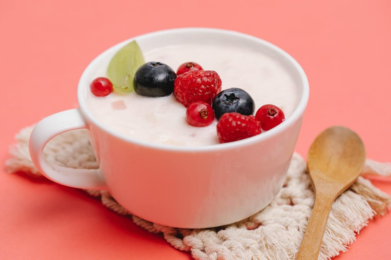 Kefir-added-to-a-bowl-with-fruits