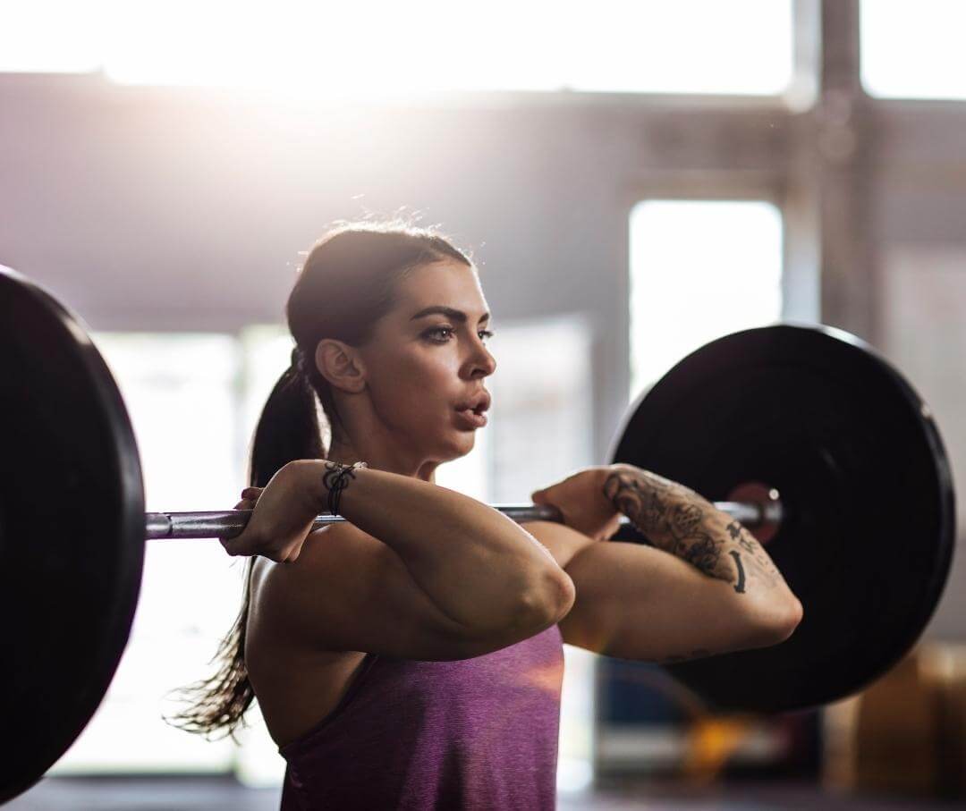 woman lifting weights at the gym