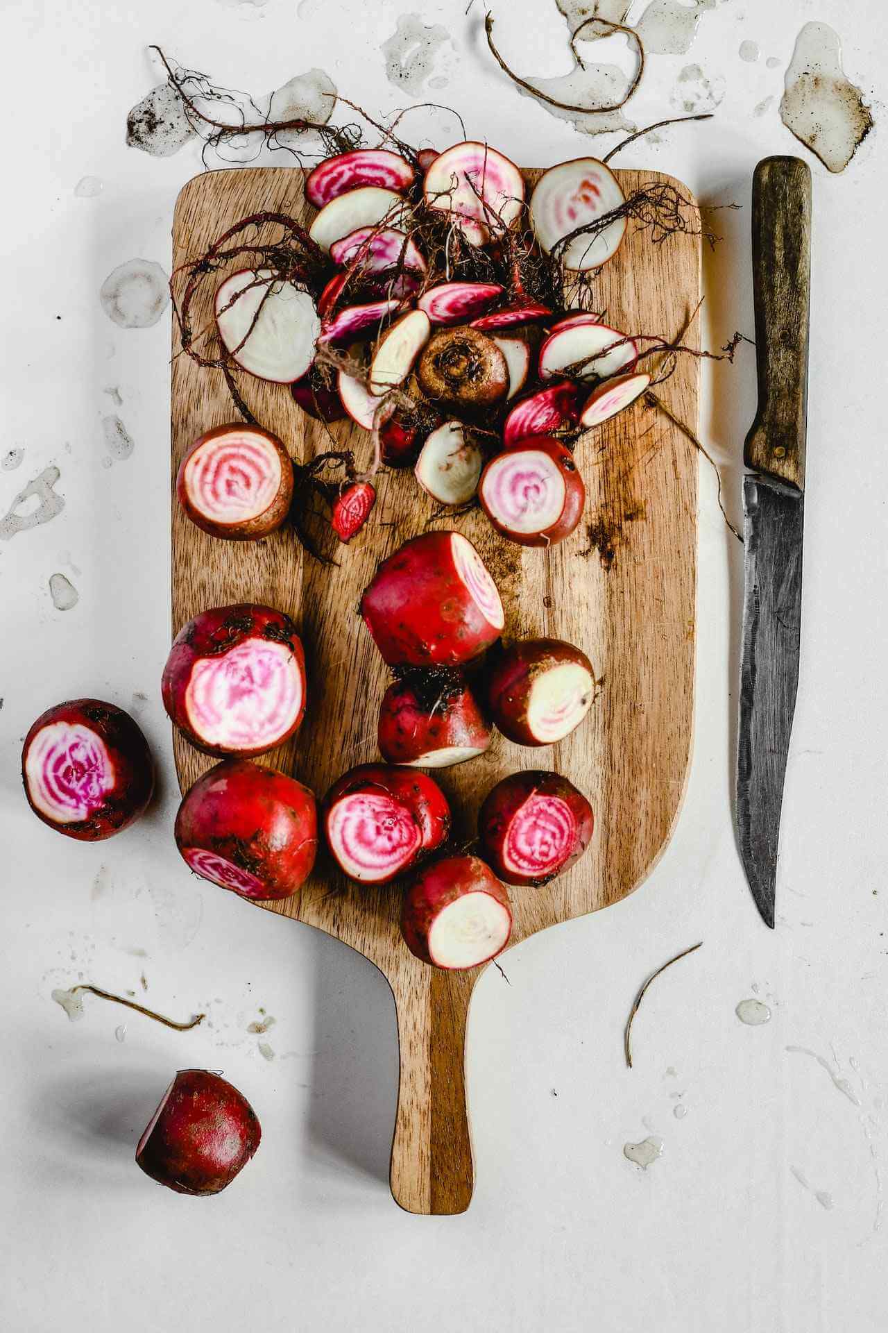 cutting-board-with-sliced-pieces-of-beets