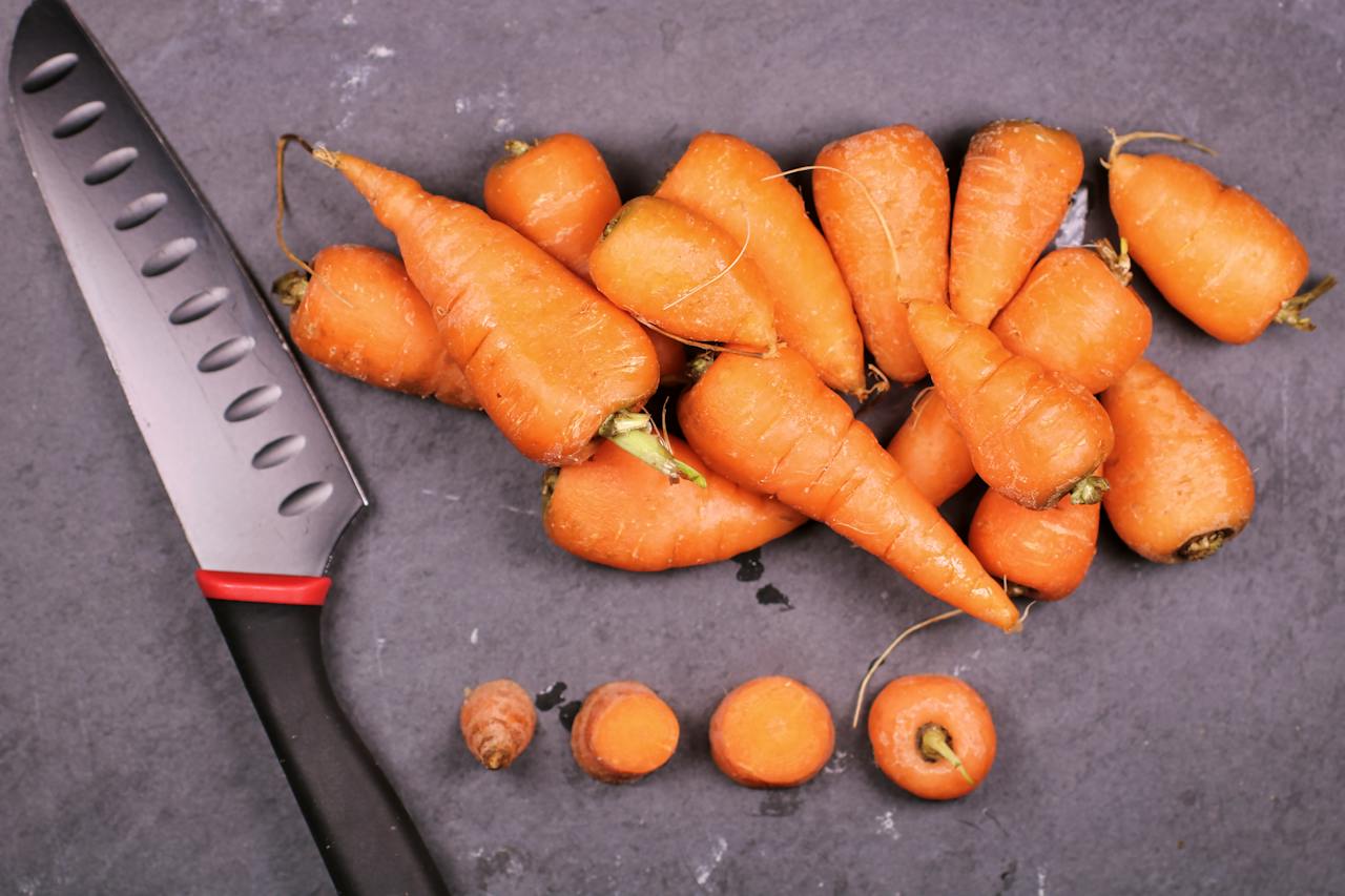 orange-carrots-and-a-knife