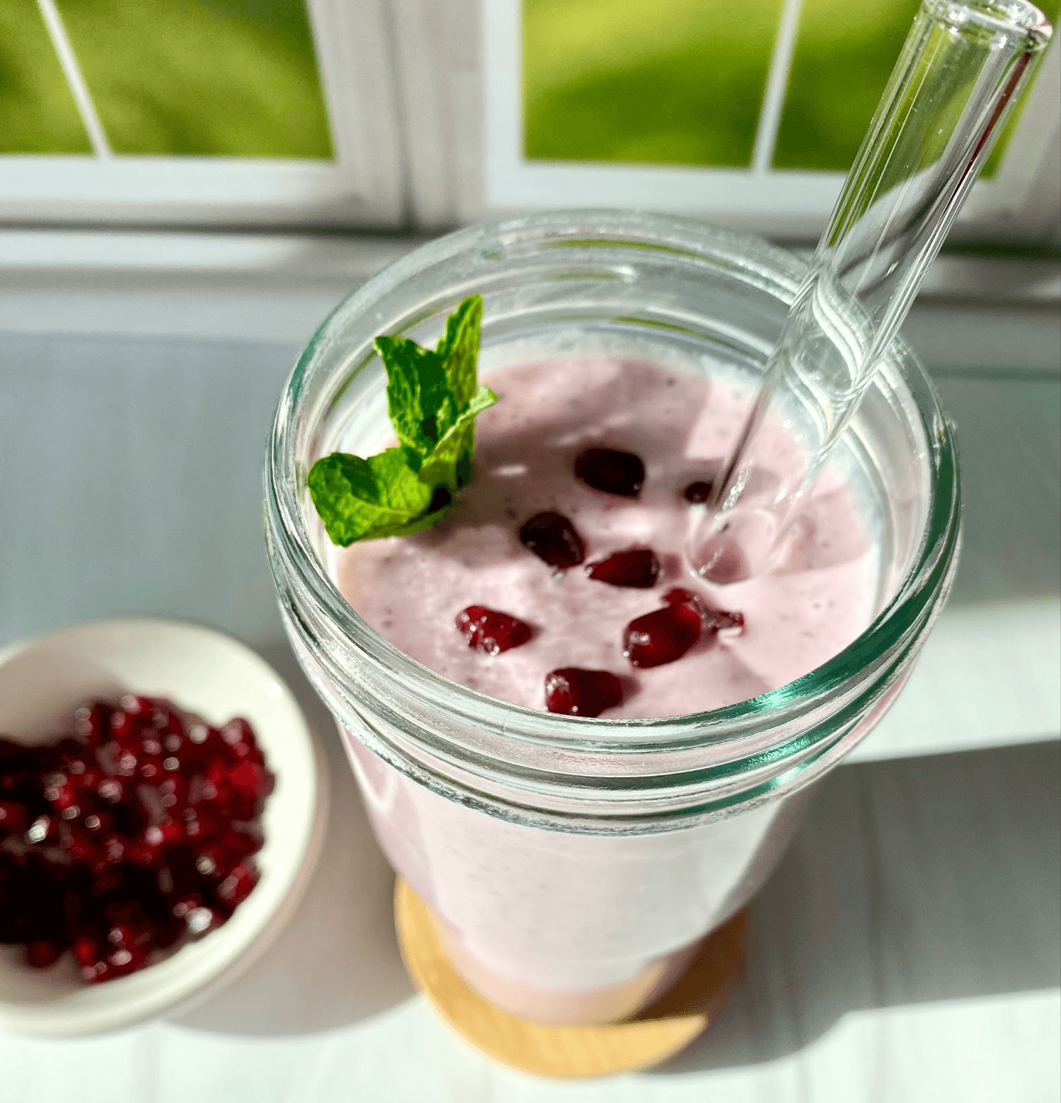 pmogranate-smoothie-in-a-glass-with-straw